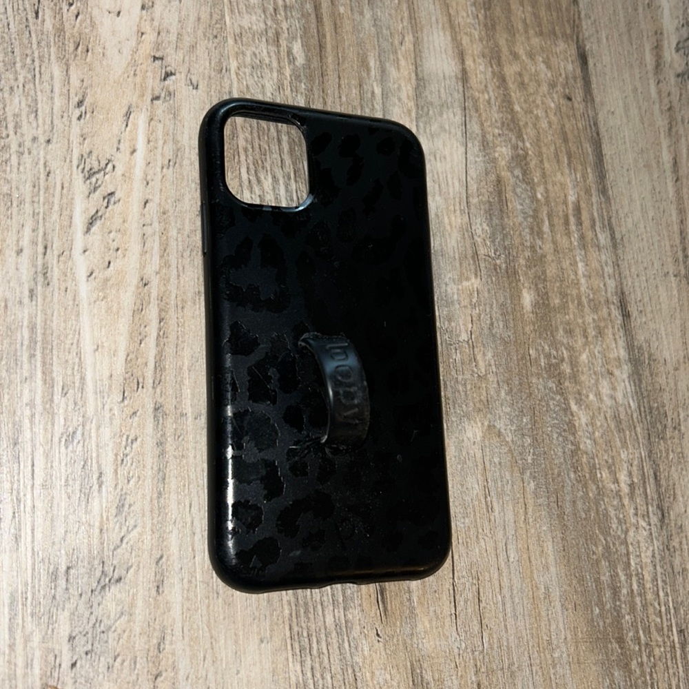 LOOPY IPhone 11 Black leopard case